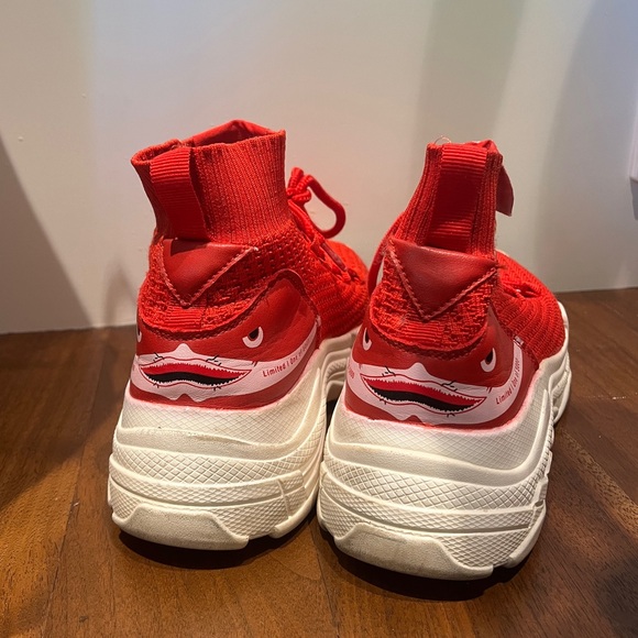 Basso Exclusive Shark/DB Red Sneakers - Picture 2 of 4